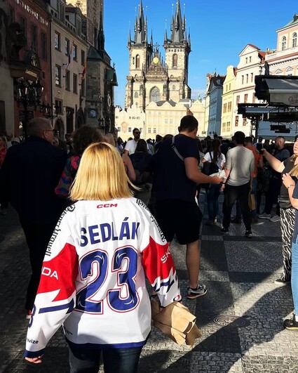 Dress code na dnešní večer je jasný. 🏒 Začíná mistrovství&hellip;