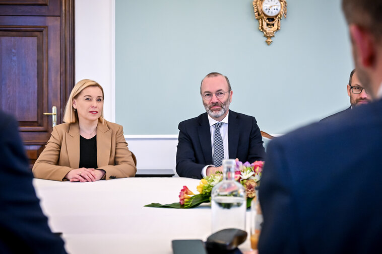 Nenecháme padnout evropský autoprůmysl. Máme recept proti uzavírání továren a propouštění tisíců lidí